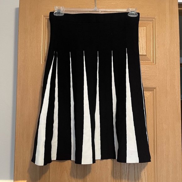 Calvin Klein Pleated Midi Skirt Size M - Picture 1 of 14